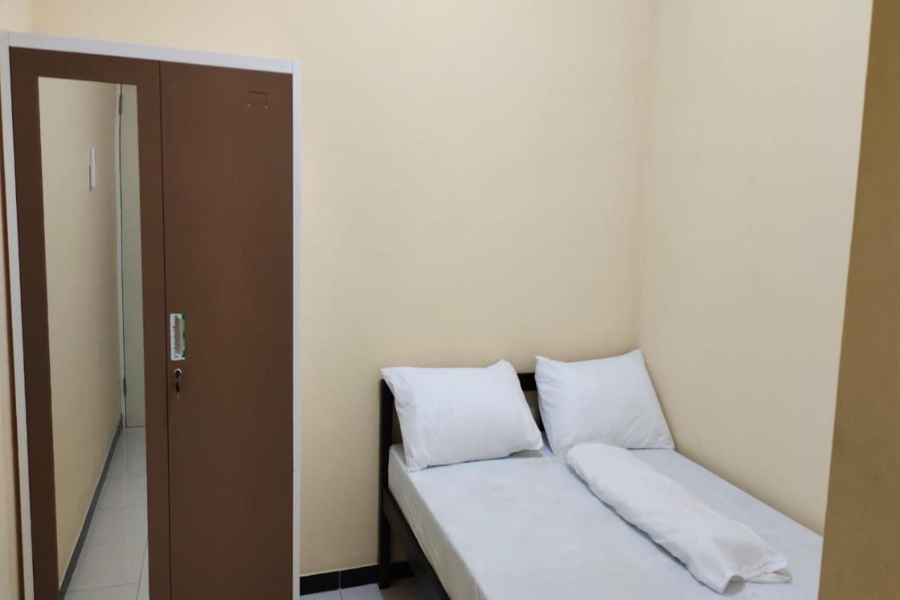 OYO 91209 Arjuna Residence Syariah Sby Surabaya Bagian luar foto